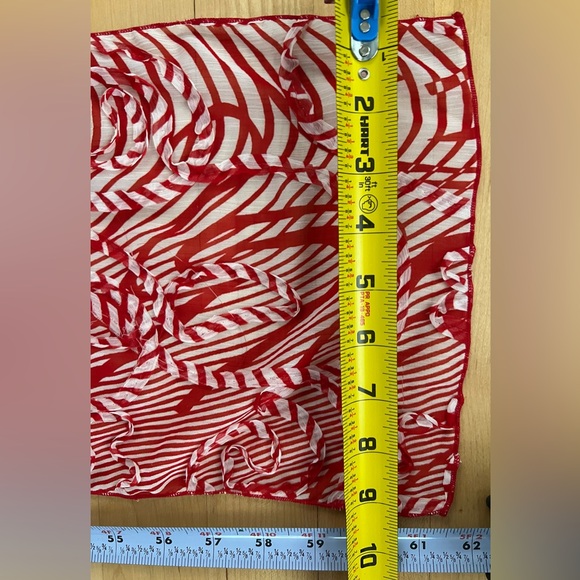 🇮🇹🎉Fun Textured Larioseta Oblong Scarf — Red & White | 9”W x 62”L - Picture 14 of 16